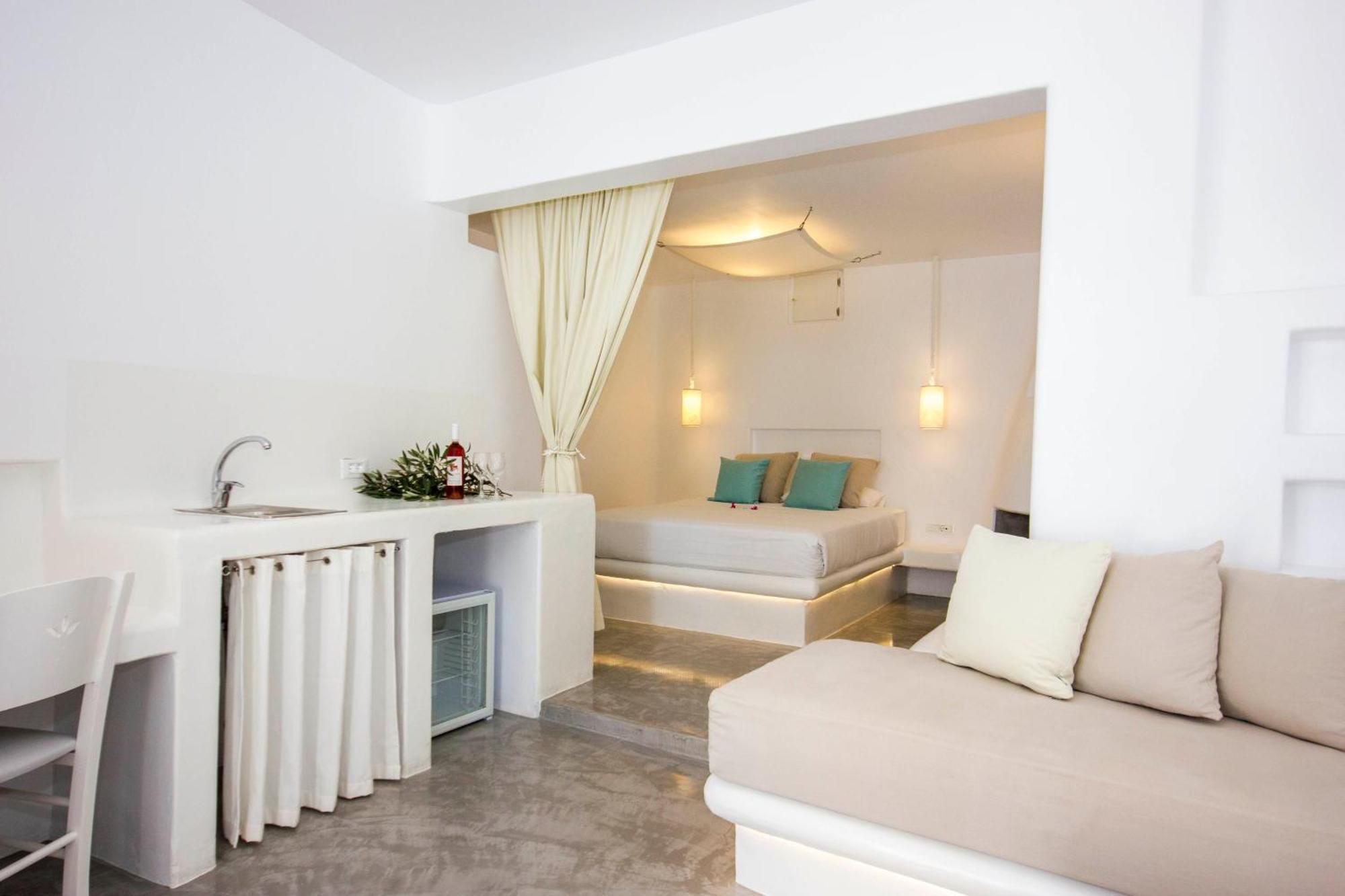 Flaskos And Aparthotel