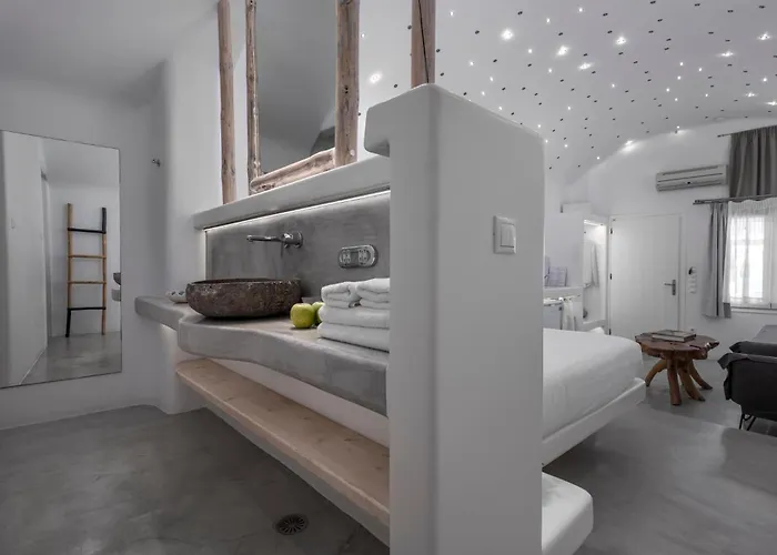 Flaskos Luxury Suites