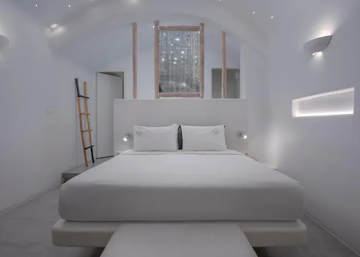 Flaskos Luxury Suites