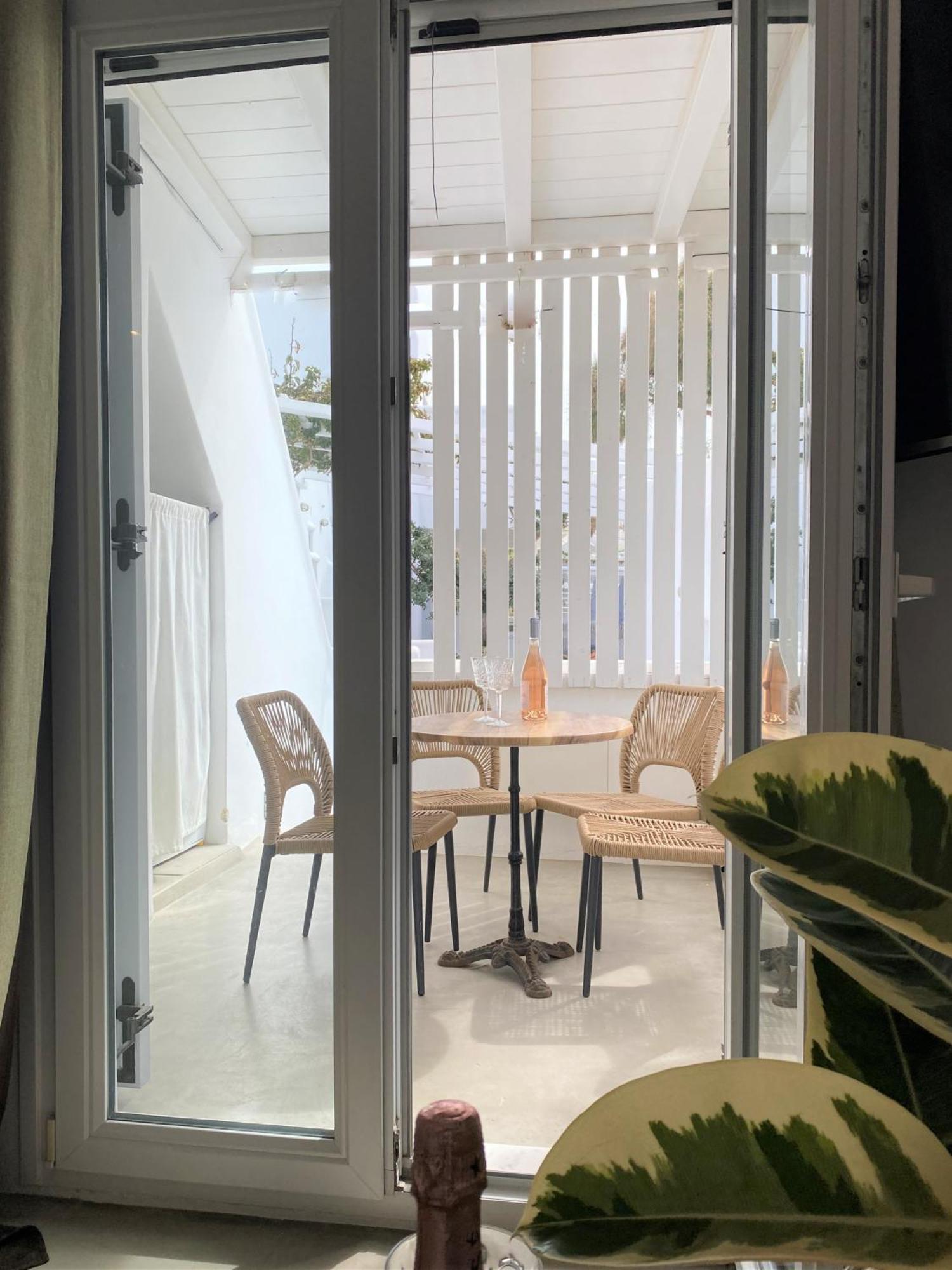 Flaskos Luxury Suites 4*