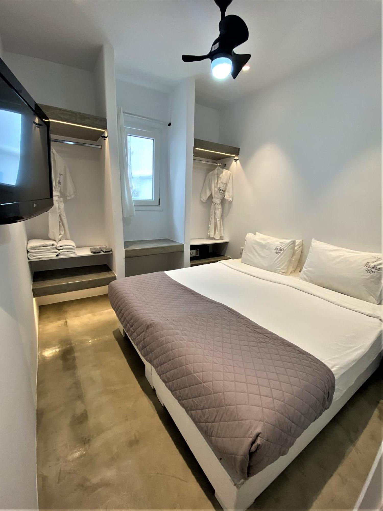 Flaskos Suites And More