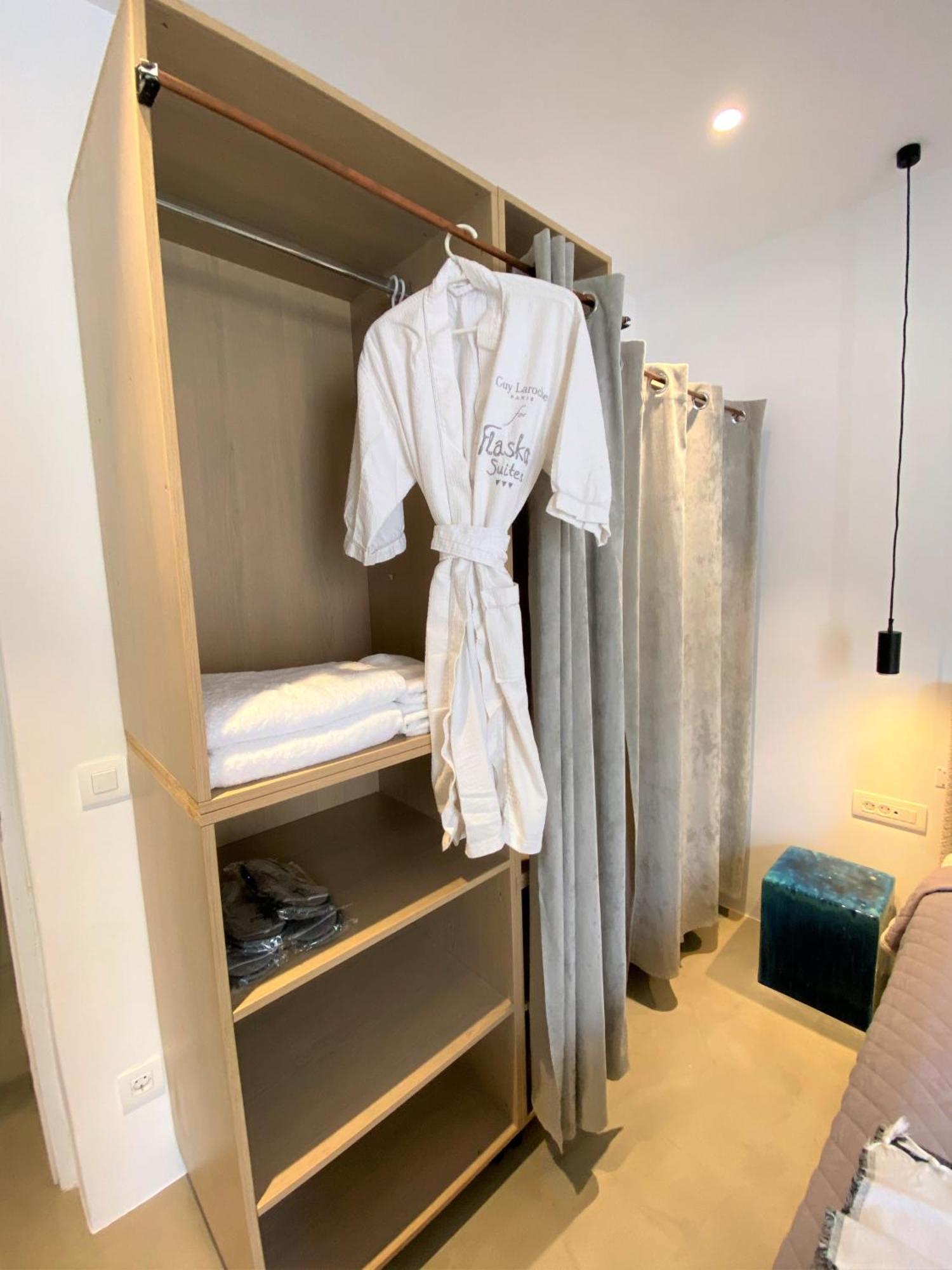 Flaskos Luxury Suites Aparthotel