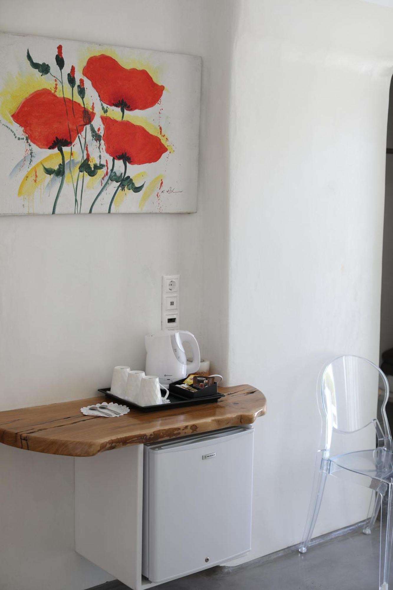 Flaskos Luxury Suites 4*