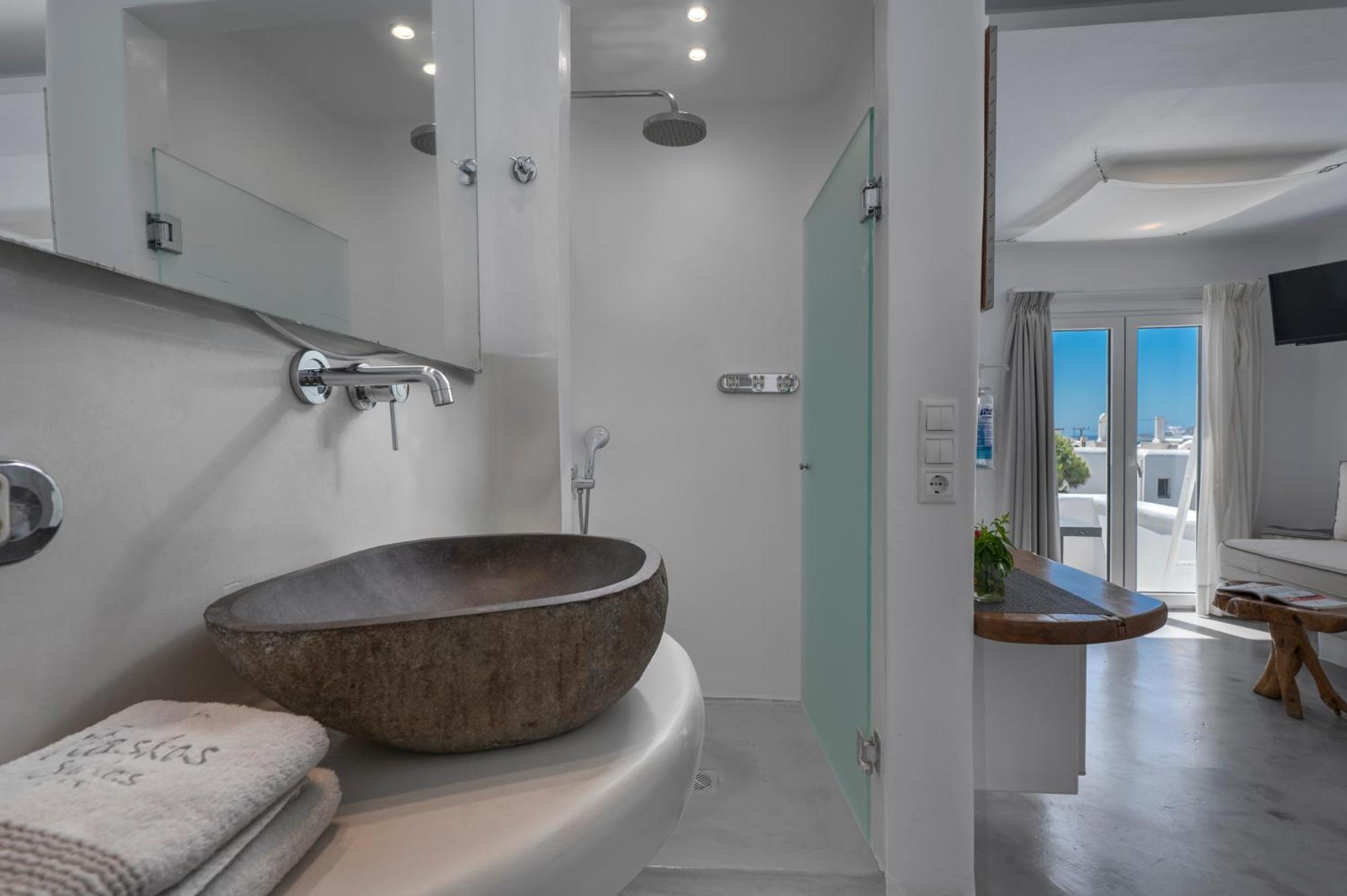 Flaskos Luxury 4*