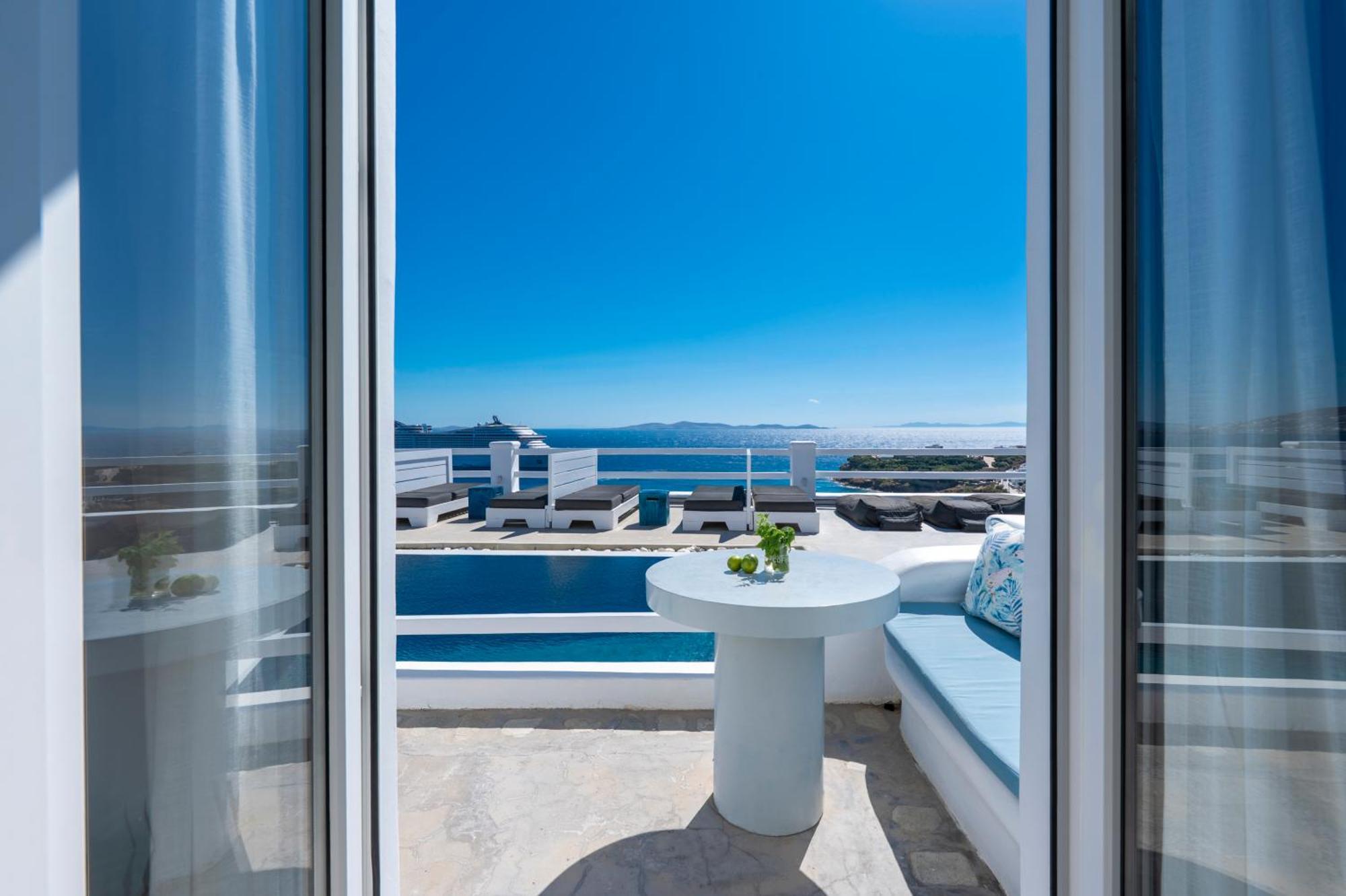 Flaskos Luxury 4*