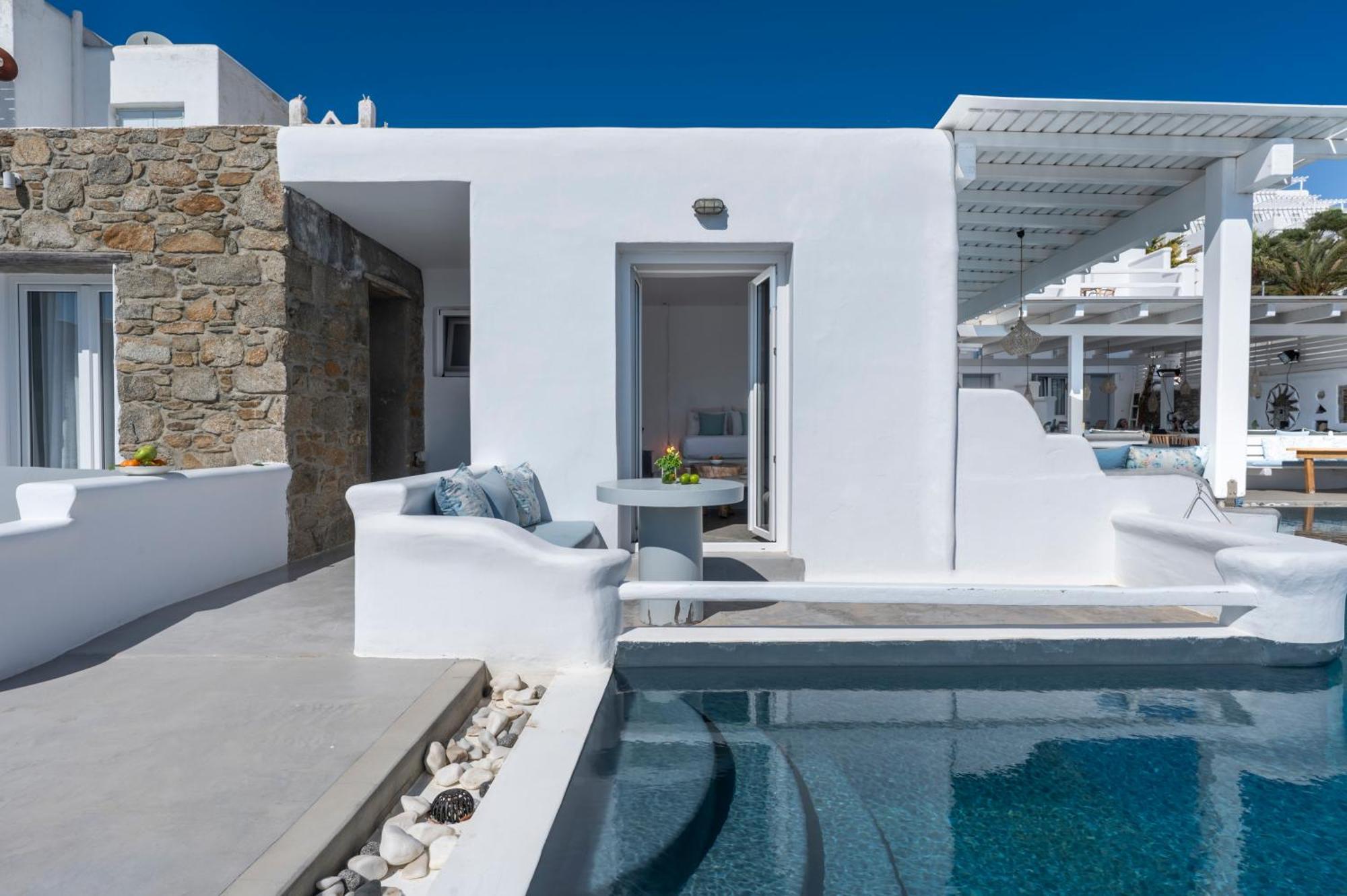 Flaskos Luxury 4*