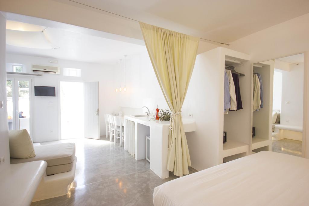 Aparthotel Flaskos Luxury Suites