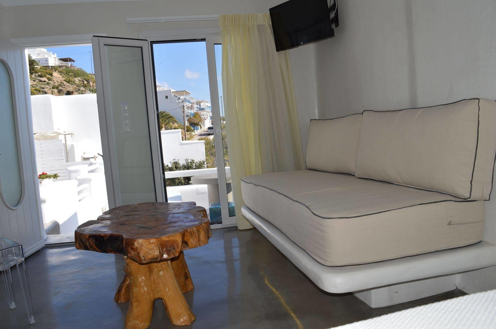Flaskos Luxury Suites 4*